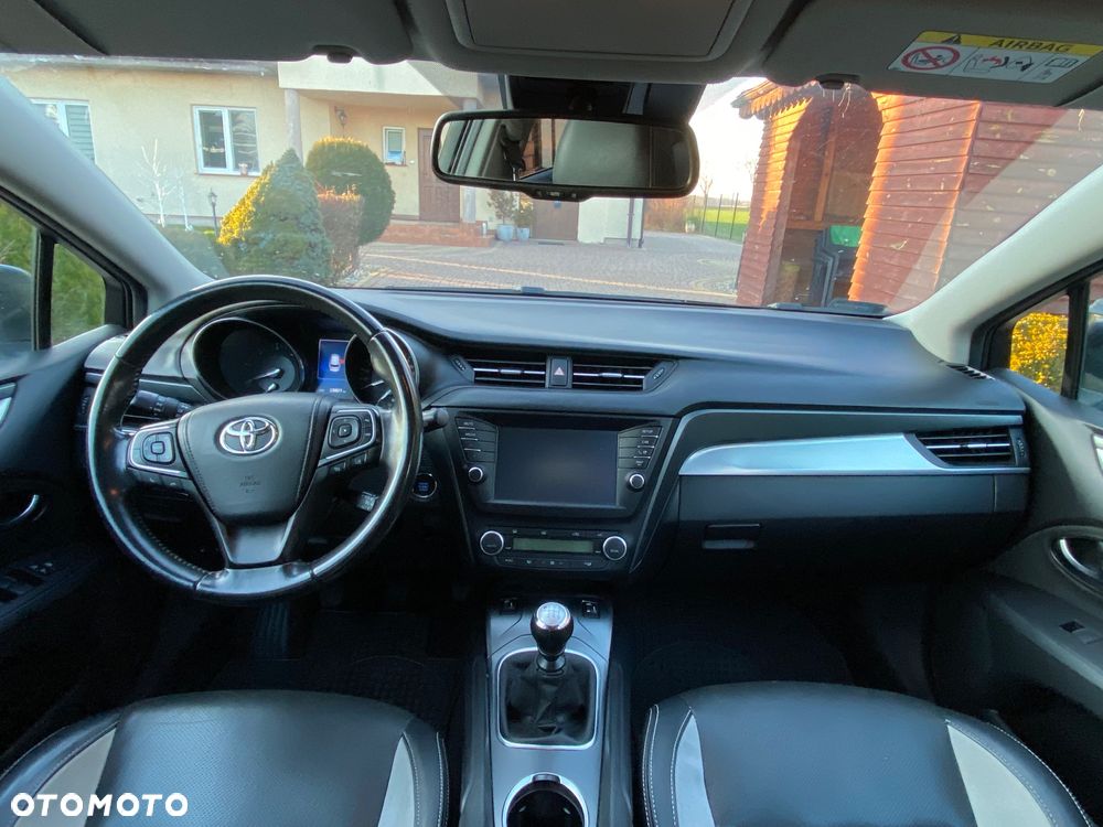 Toyota Avensis 2.0 D-4D Premium - 11