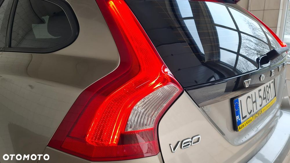 Volvo V60 D5 AWD Geartronic Momentum - 25