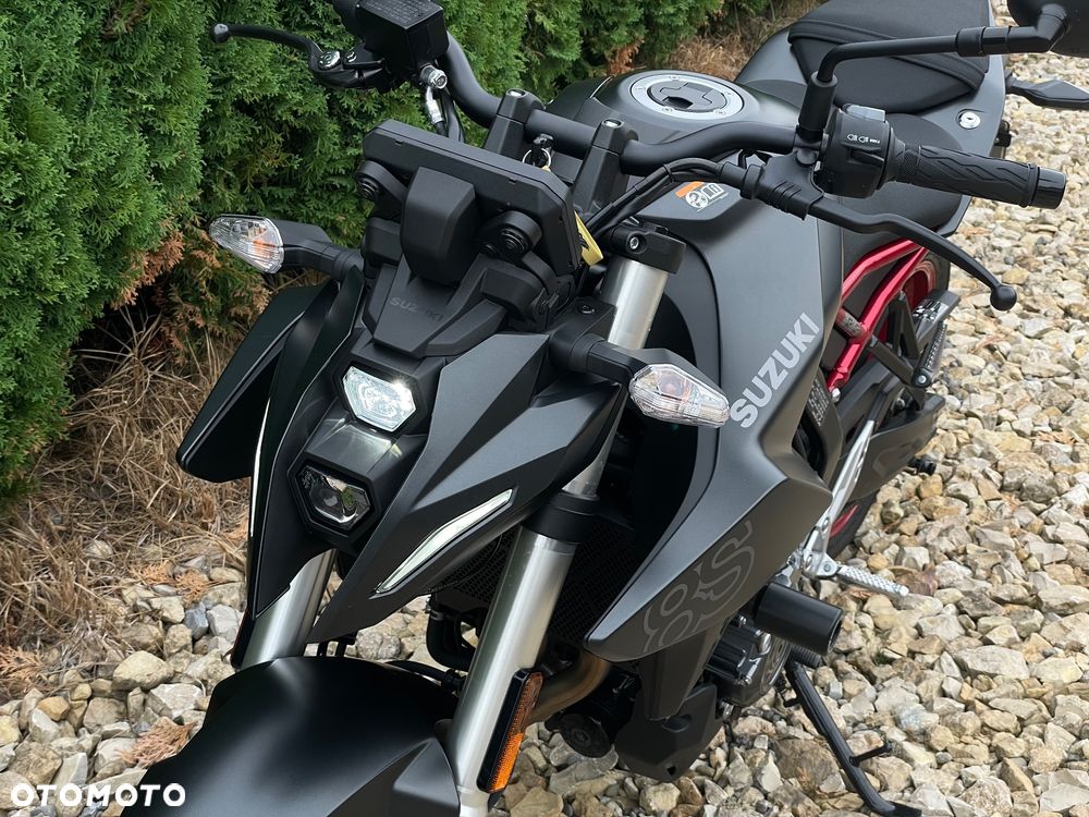 Suzuki GSX - 14