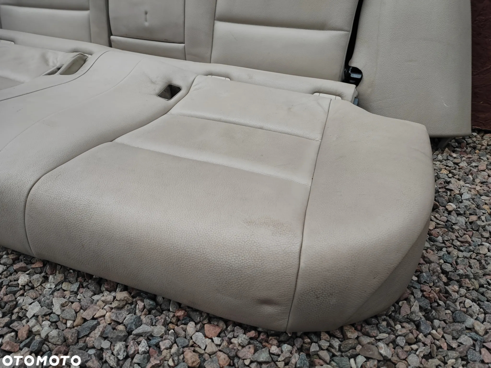 BMW F11 / F11N ORYGINALNA KANAPA TYŁ W KOLORZE DAKOTA OYSTER / BEŻOWA + PODŁOKIETNIK O NR. 7 254 260 OEM W DOBRYM STANIE - 24
