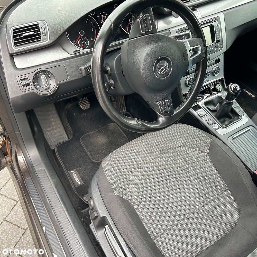 Volkswagen Passat 2.0 TDI Comfortline - 7