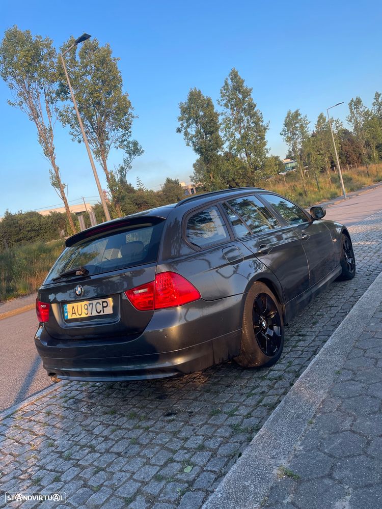 BMW 318 2011 photo 2