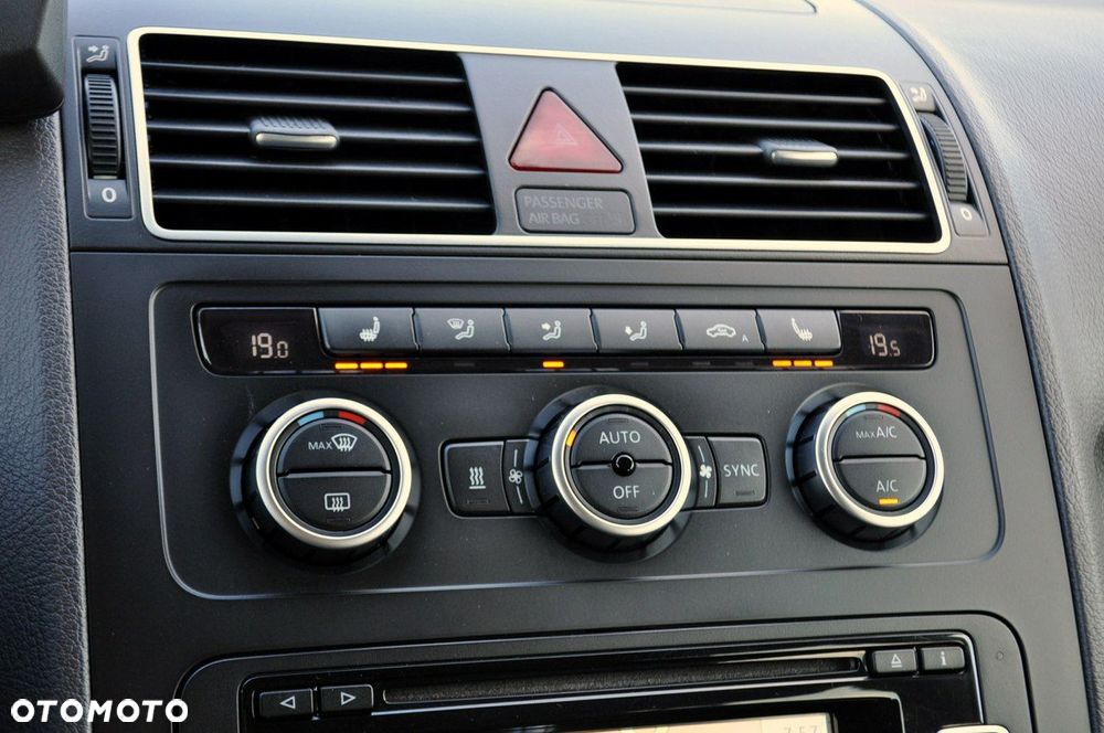 Volkswagen Touran - 32