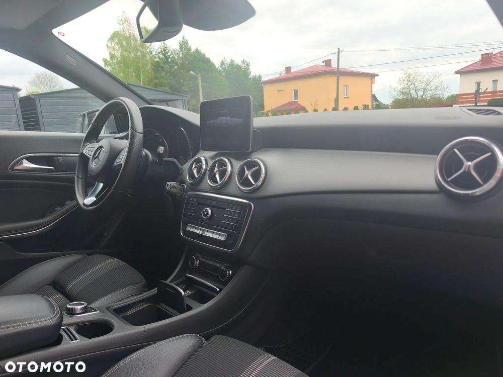 Mercedes-Benz CLA 180 7G-DCT AMG Line - 19