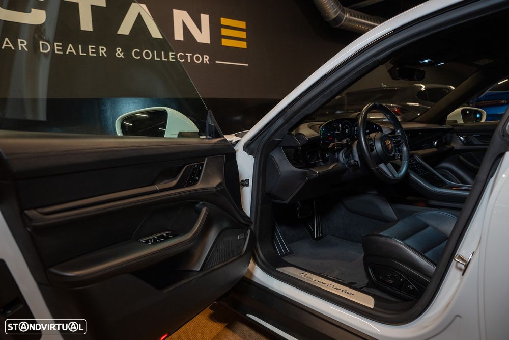 Porsche Taycan Turbo - 10