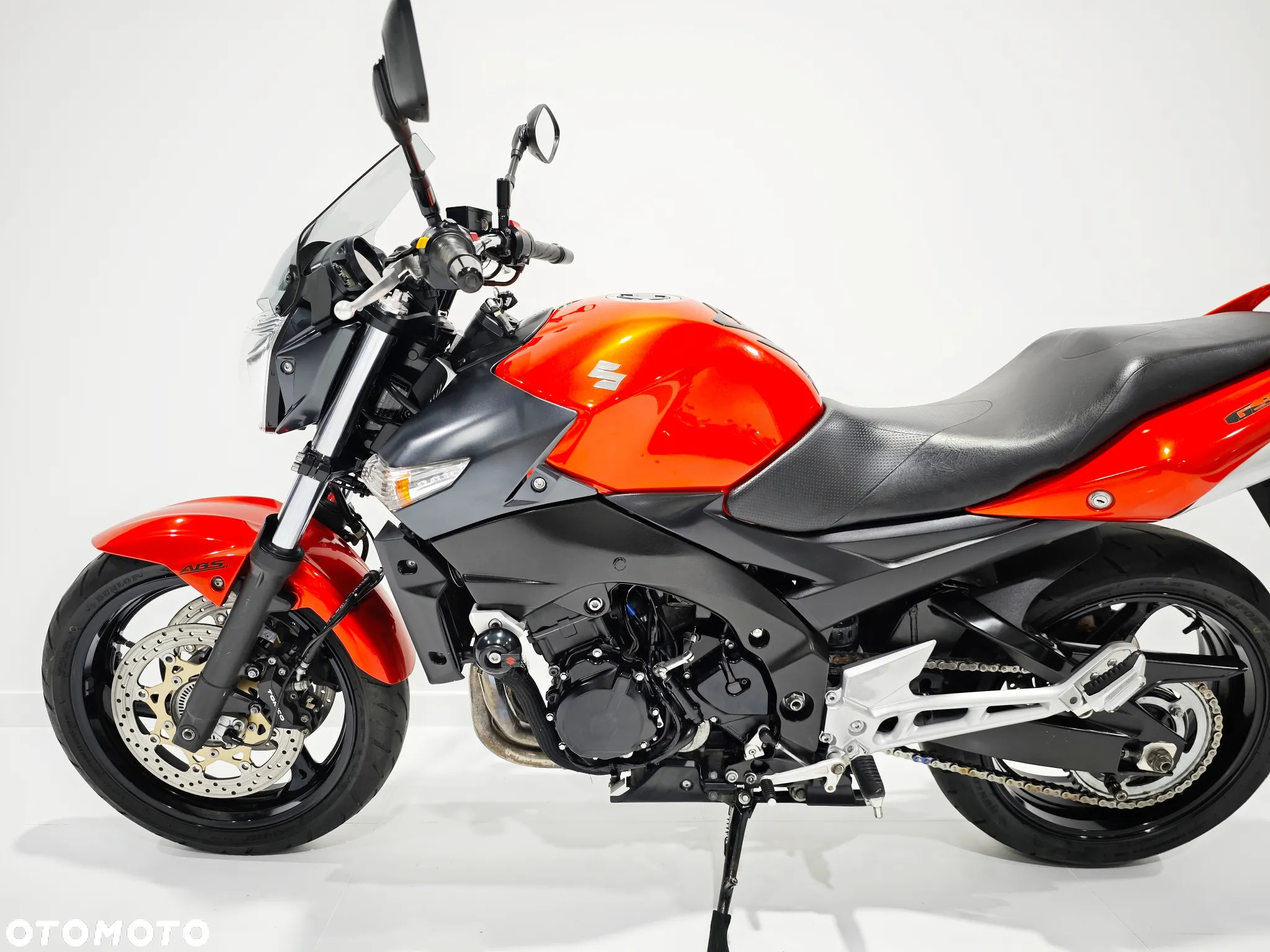 Suzuki GSR - 18