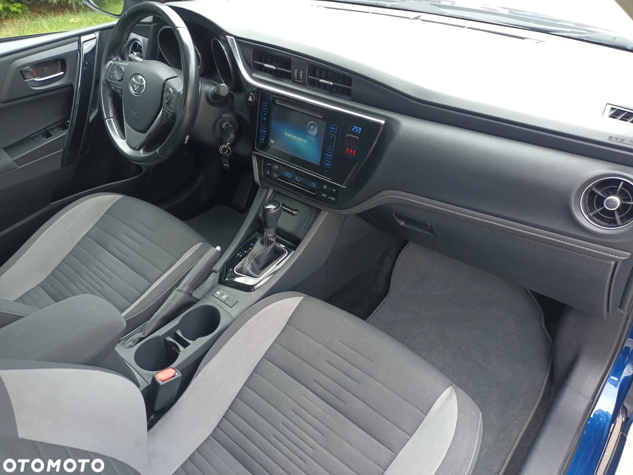 Toyota Auris 1.6 Premium MS - 11