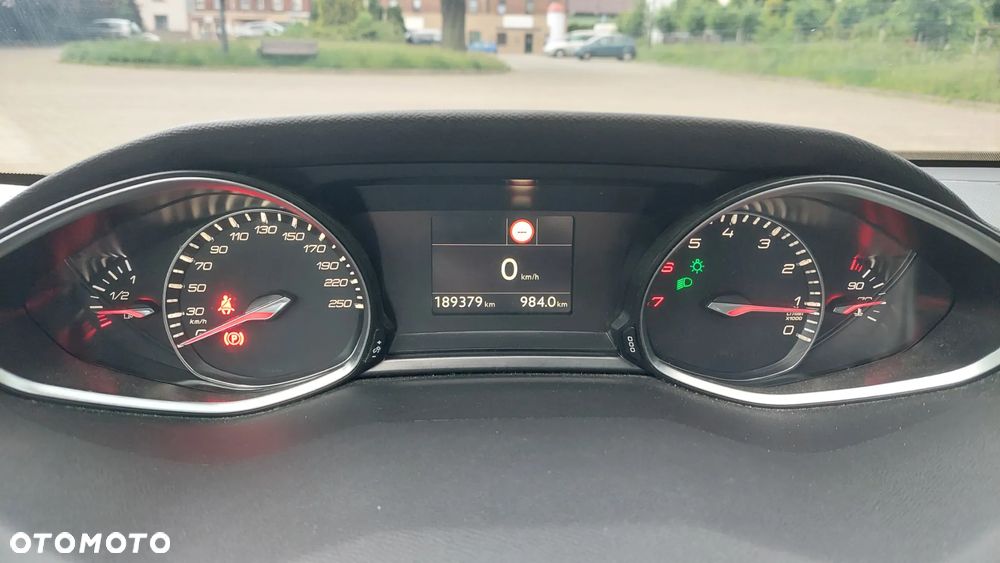 Peugeot 308 SW 1.2 PureTech Allure S&S - 7