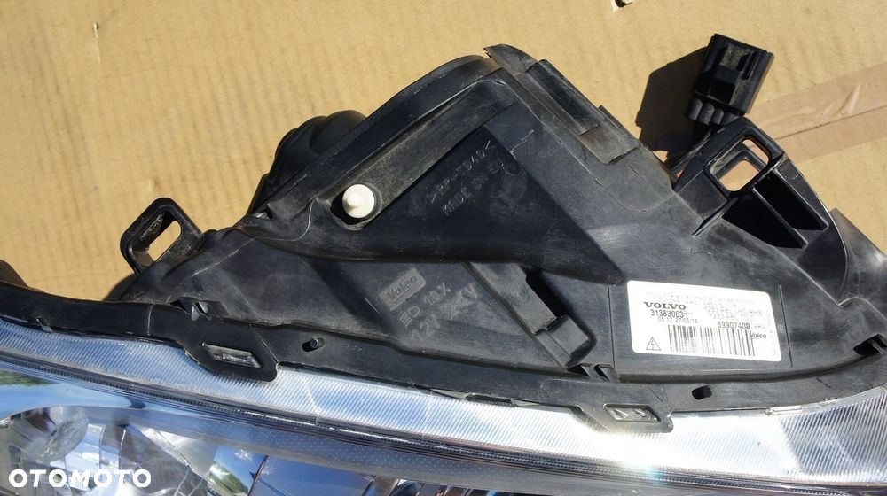 PRZEDNIA PRAWA LAMPA VOLVO V60 S60 XENON - 3