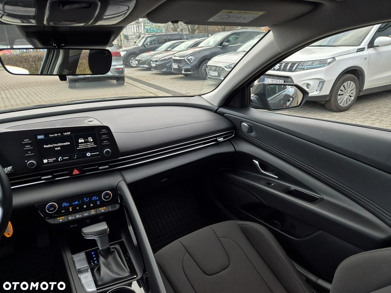 Hyundai Elantra - 18