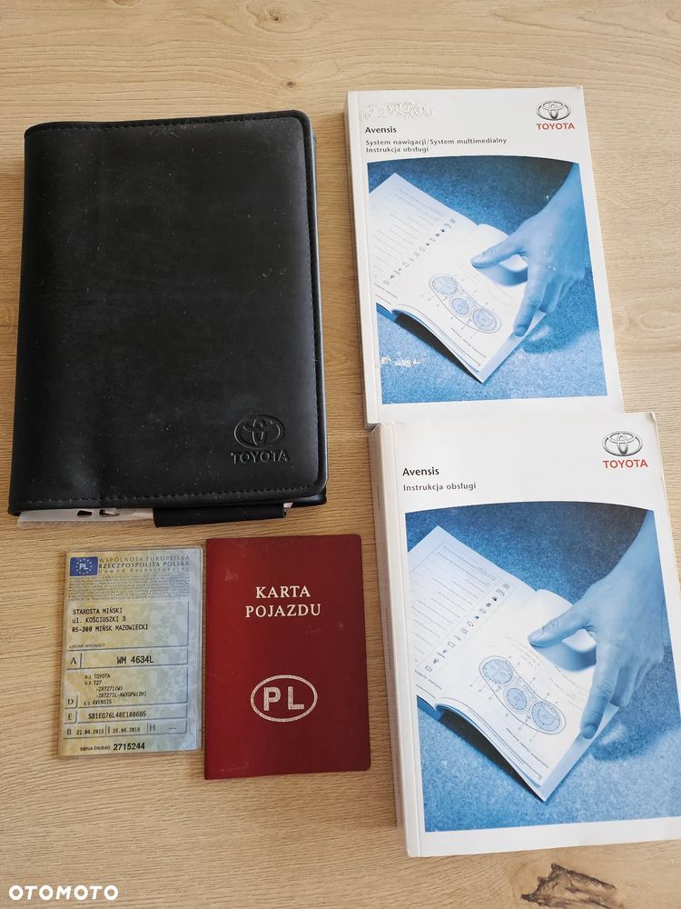 Toyota Avensis 1.8 Premium MS - 12