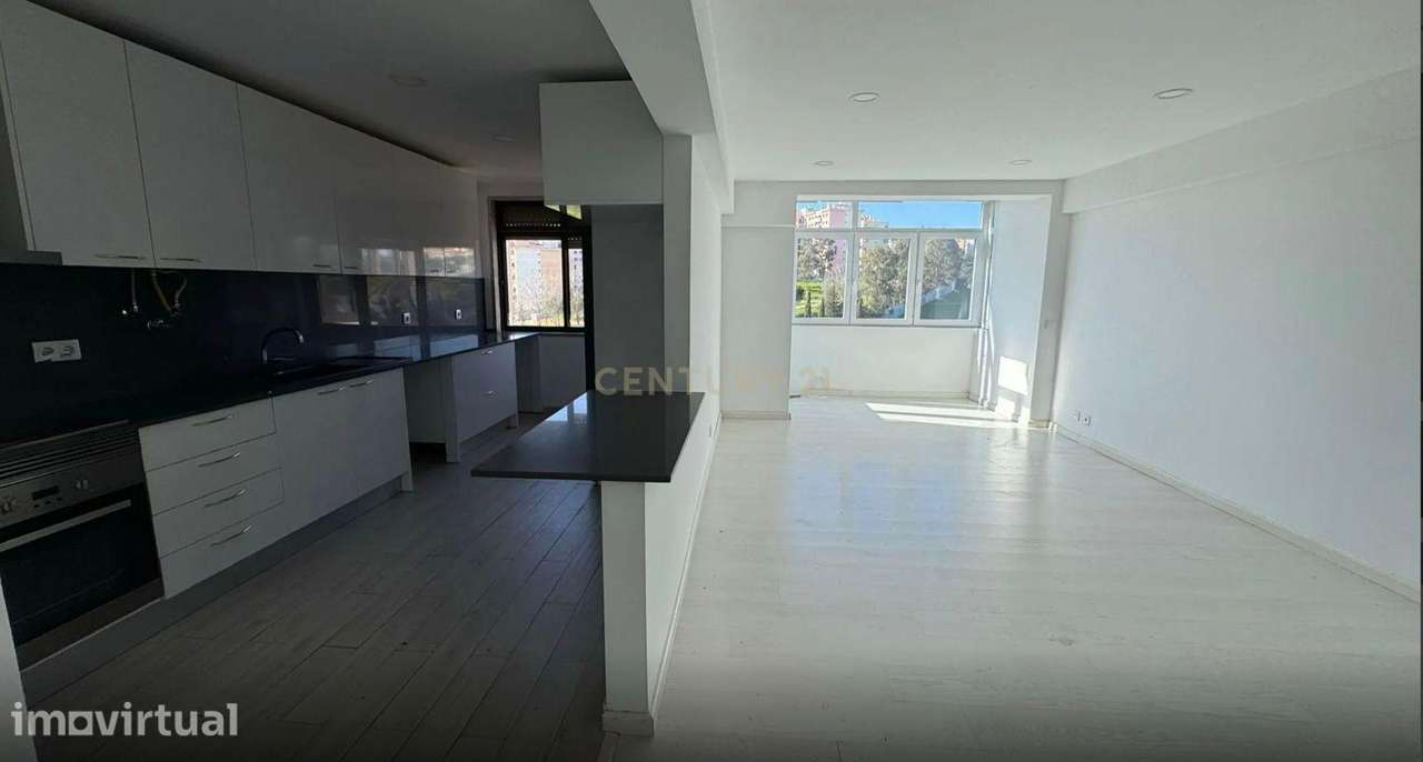 Apartamento T3 Odivelas | Remodelado | Junto ao Metro - Grande imagem: 2/27
