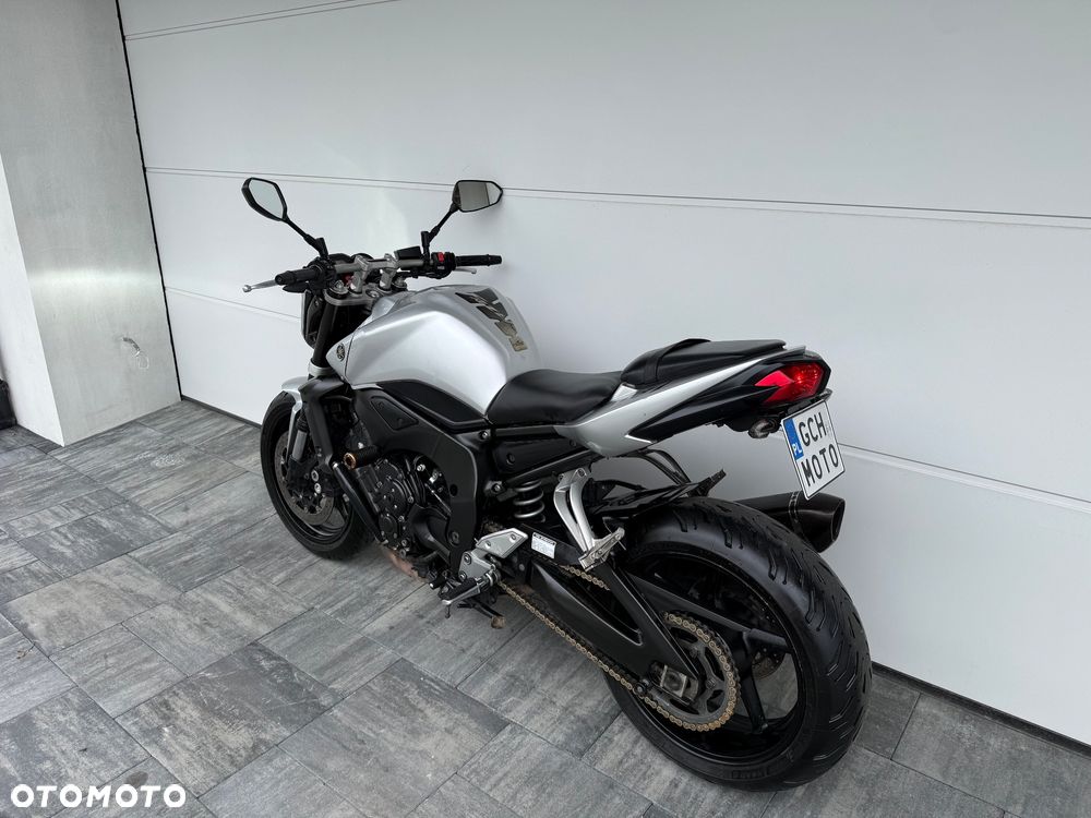 Yamaha FZ - 8