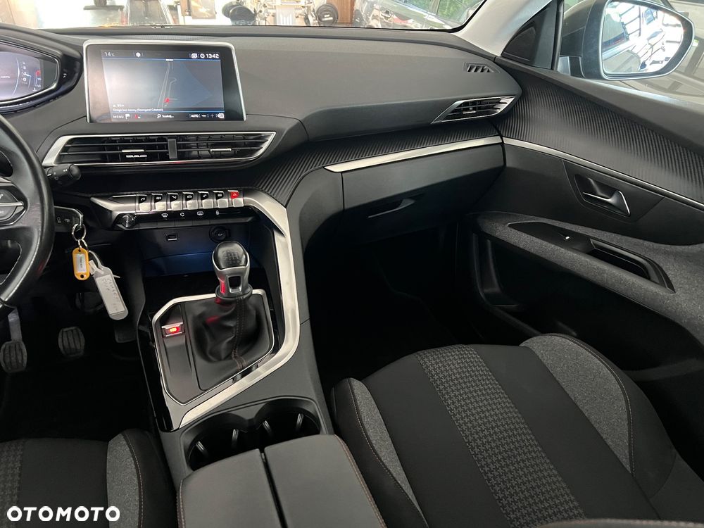 Peugeot 5008 PureTech 130 Stop & Start Allure Business-Paket - 21