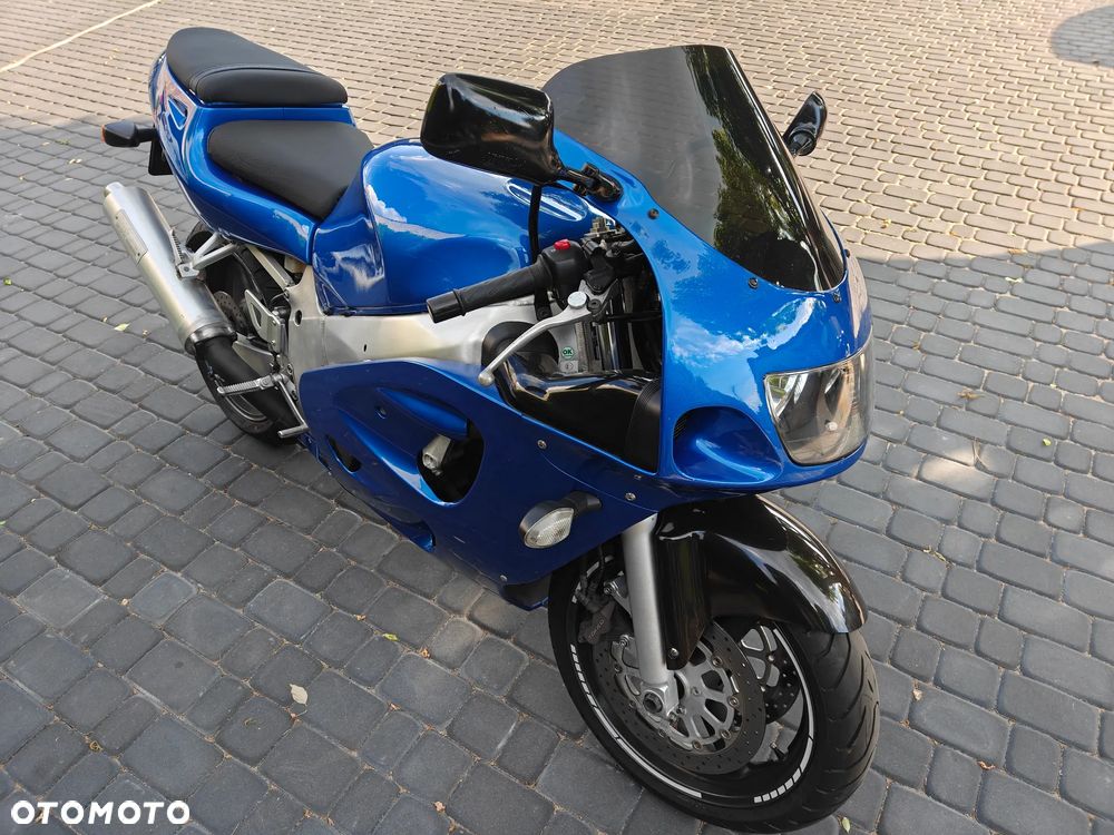 Suzuki GSX-R - 1