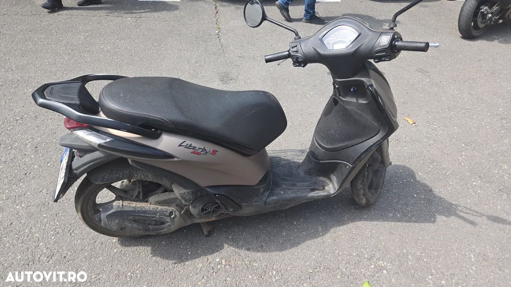 Aprilia SR Max 125 - 10