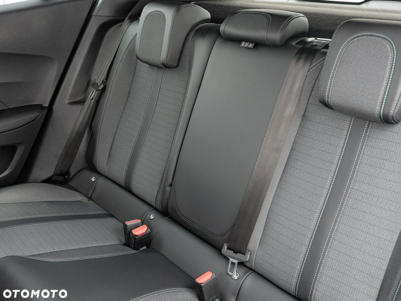 Peugeot 2008 1.2 PureTech Allure Pack S&S EAT8 - 27