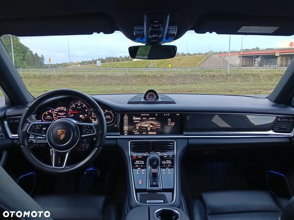 Porsche Panamera - 21