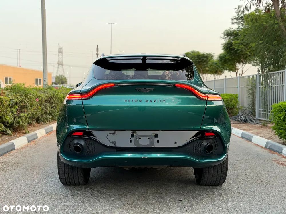 Aston Martin DBX - 4