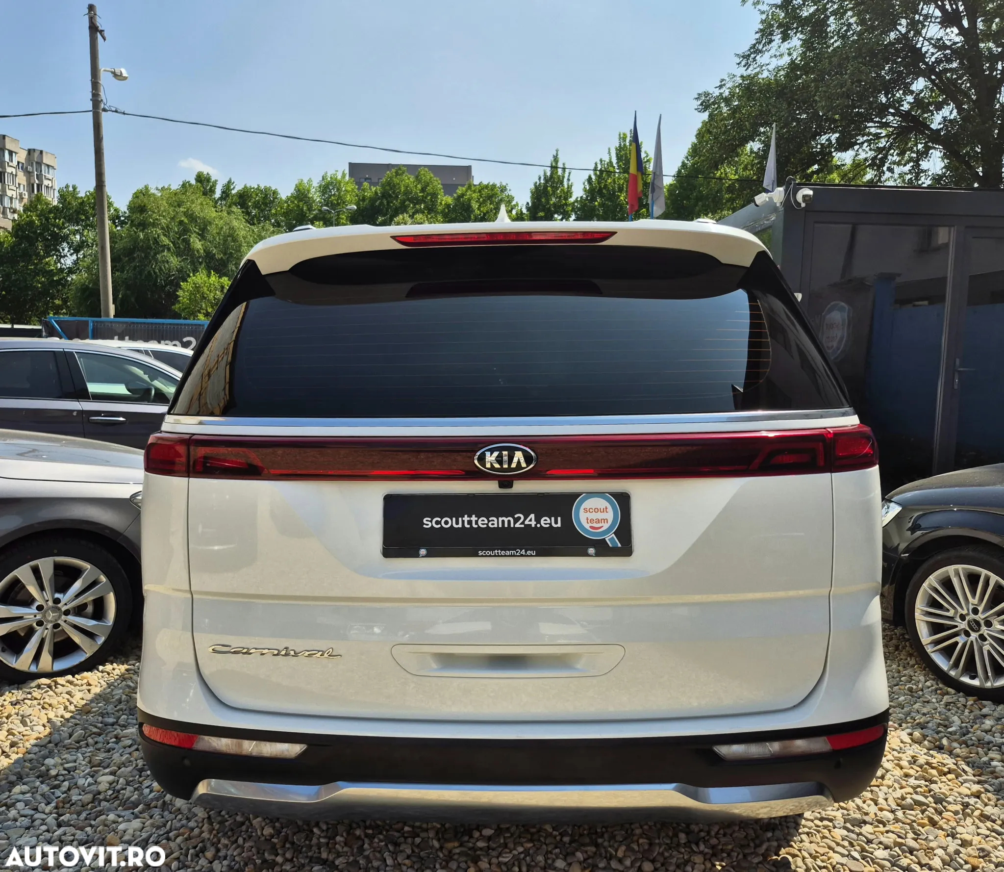 Kia Carnival - 31