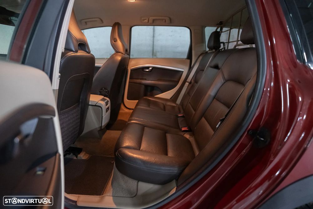 Volvo XC 70 2.4 D3 Momentum Geartronic - 9