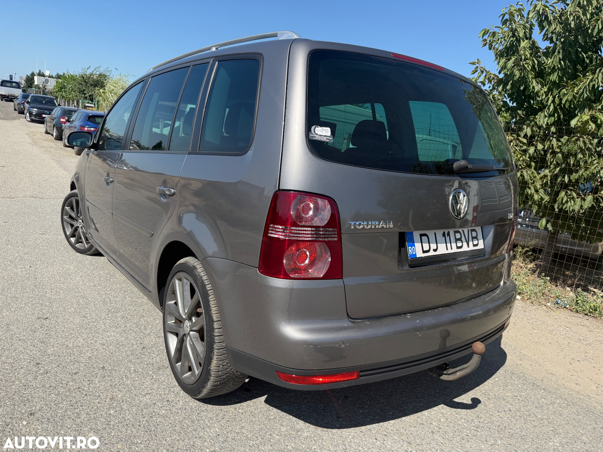 Volkswagen Touran 1.9 TDI DPF Trendline DSG - 2