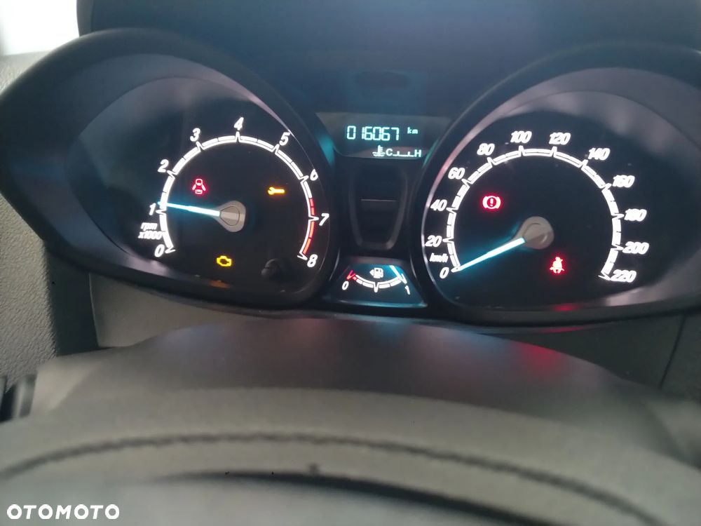 Ford Transit Courier - 22