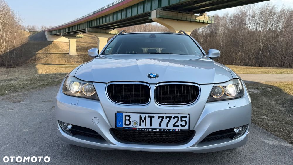 BMW Seria 3 320d xDrive - 31