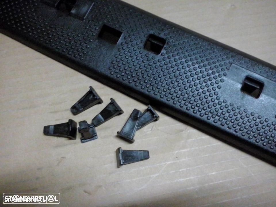 Friso remate do fundo das portas da mala Mercedes Sprinter (Novo) 9017660119 - 2