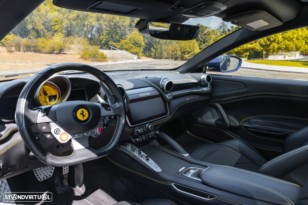 Ferrari GTC4 Lusso - 17