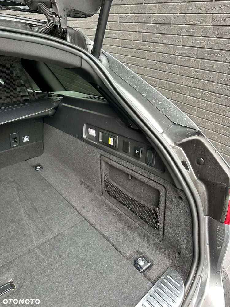 Jaguar XF 2.0 i4D R-Sport - 11