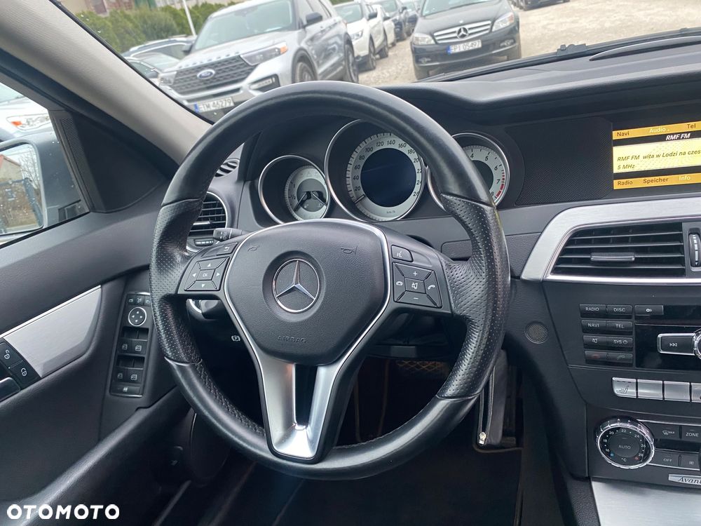 Mercedes-Benz Klasa C 180 CGI Automatik BlueEFFICIENCY Avantgarde - 36