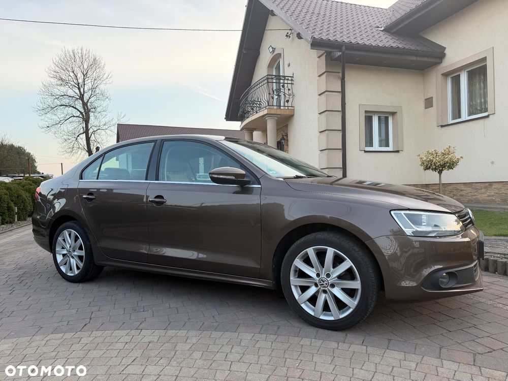 Volkswagen Jetta 1.6 TDI Life - 14
