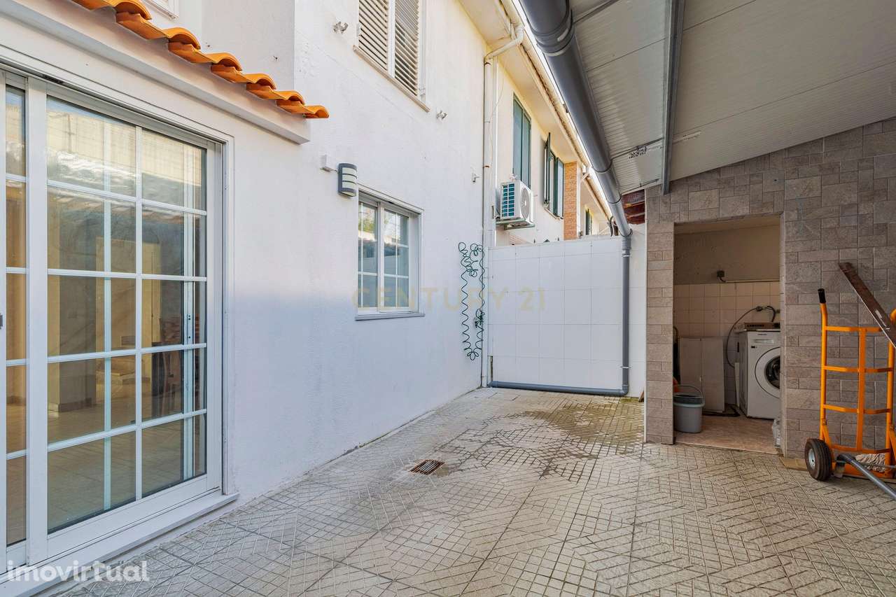 Moradia T3  situada em S. Lourenço Azeitão - Grande imagem: 2/24