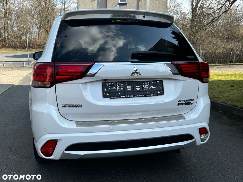 Mitsubishi Outlander 2.0 4WD Top - 14