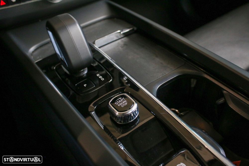 Volvo XC 60 2.0 T6 PHEV Plus Dark AWD - 32