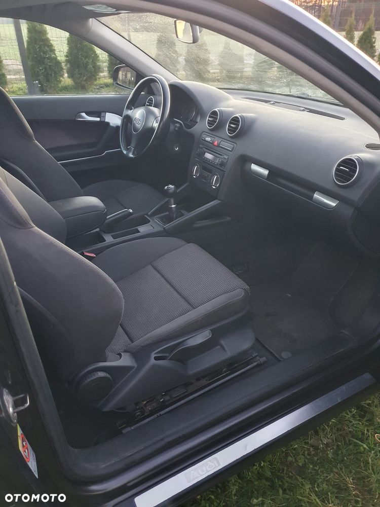 Audi A3 3-drzwiowe 2.0 FSI Ambition - 3