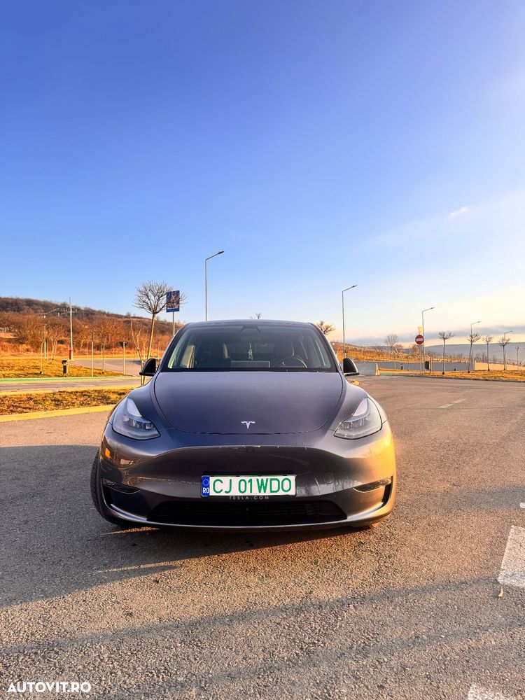 Tesla Model Y - 3