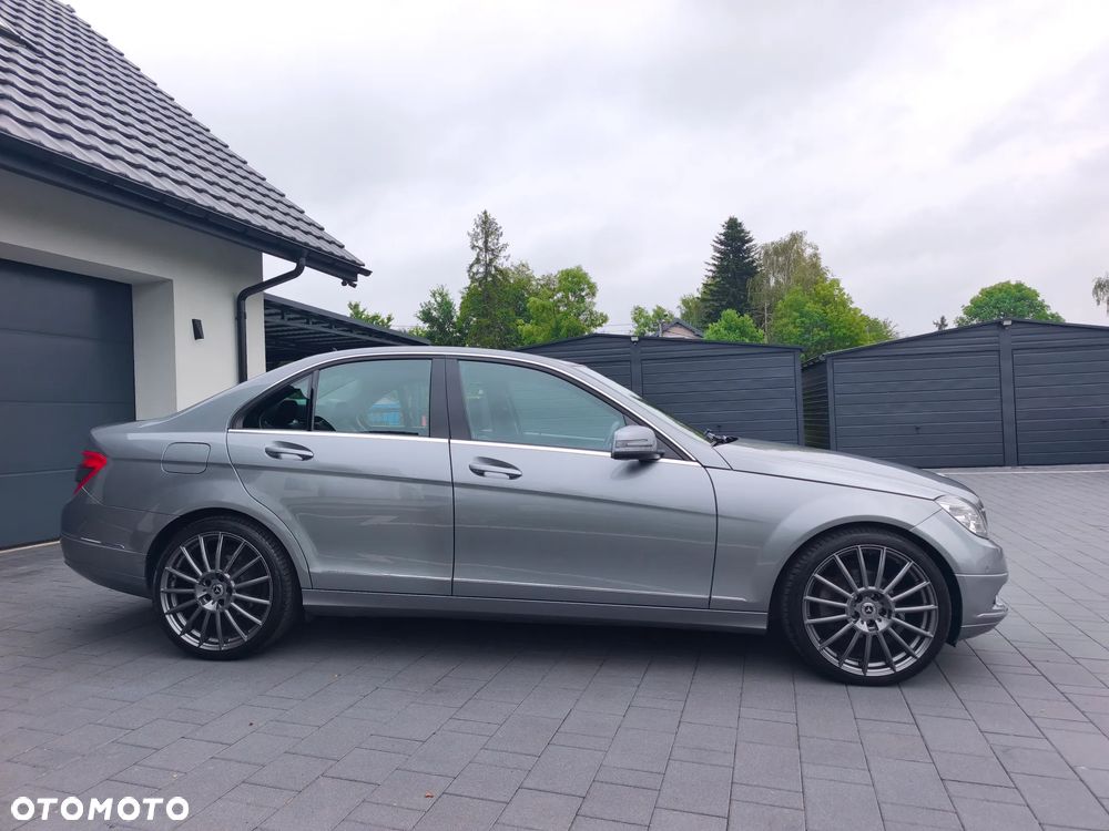 Mercedes-Benz Klasa C 180 CGI BlueEFFICIENCY Avantgarde - 9