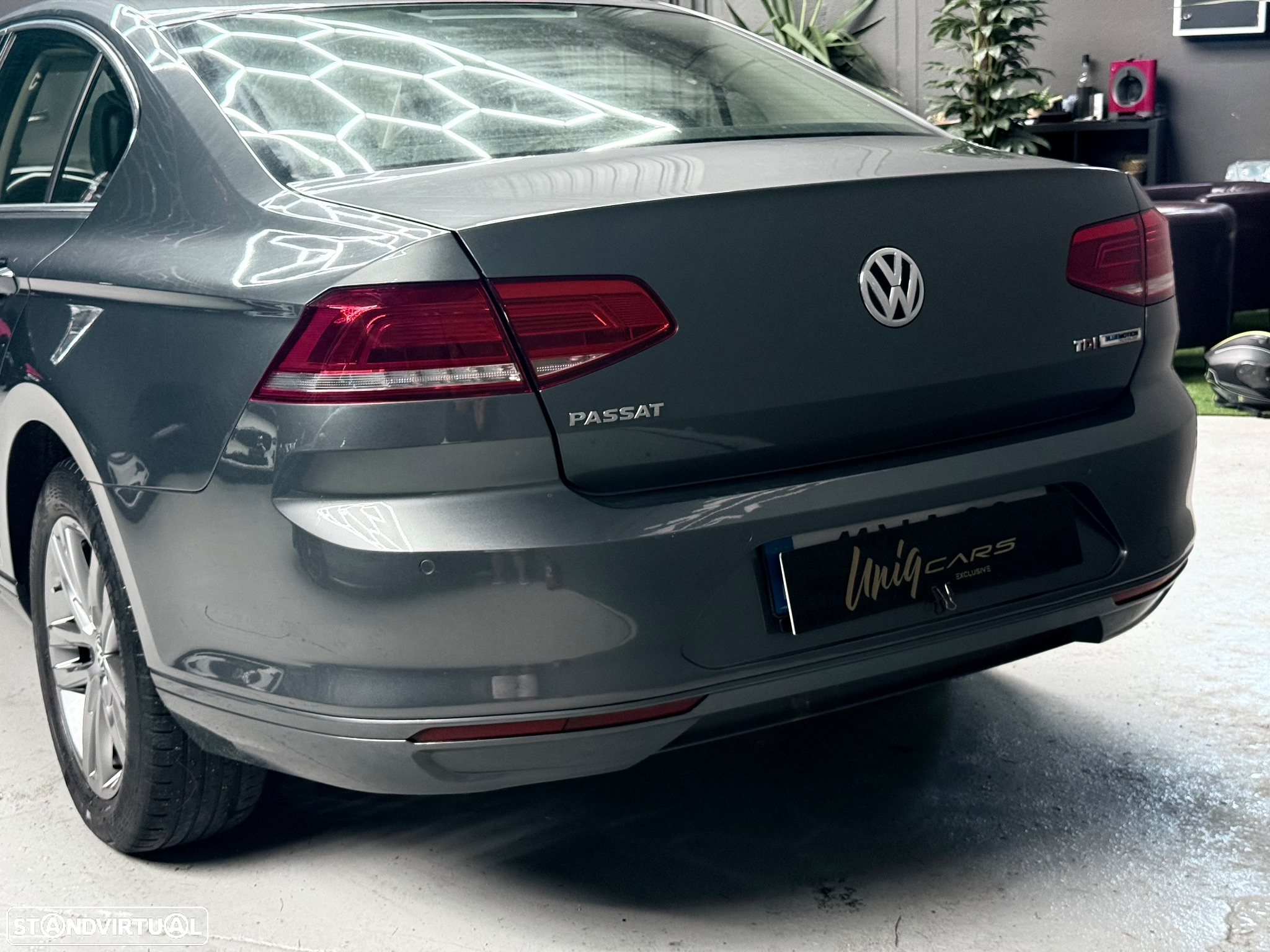 VW Passat 1.6 TDI Highline - 15