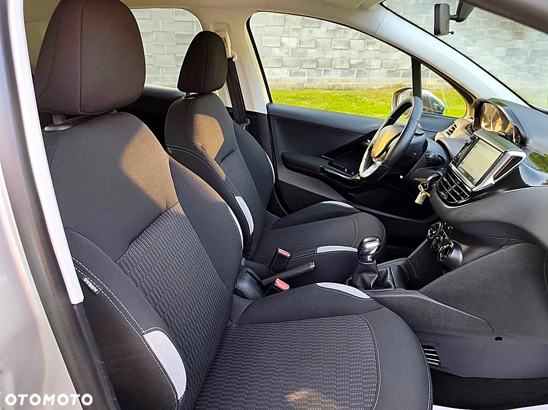 Peugeot 208 1.2 PureTech Style - 23