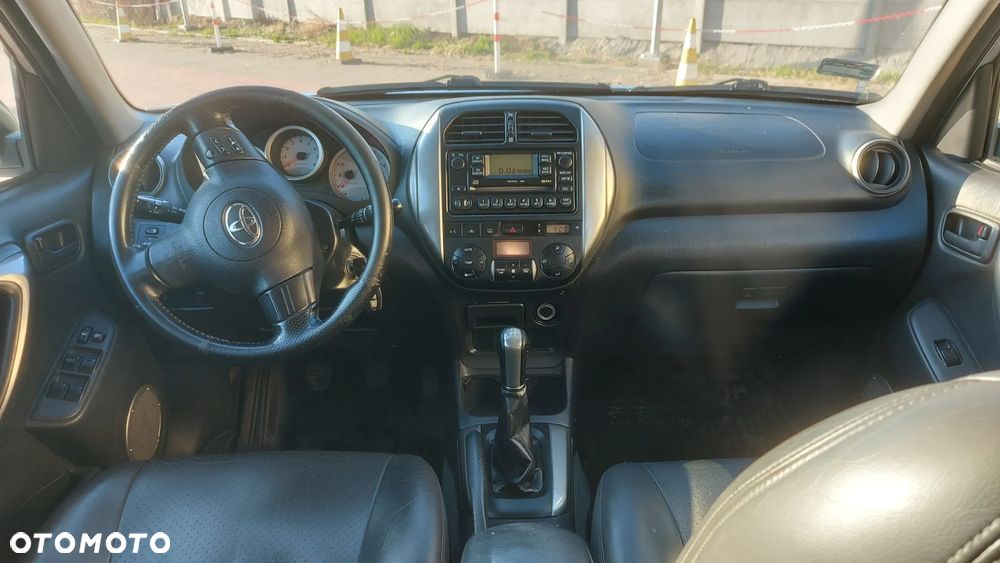 Toyota RAV4 2.0 VVT-i 4x4 - 11