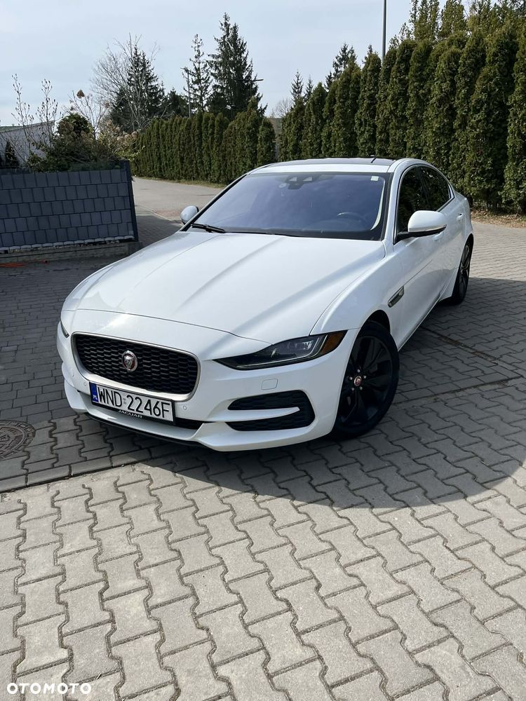 Jaguar XE - 3
