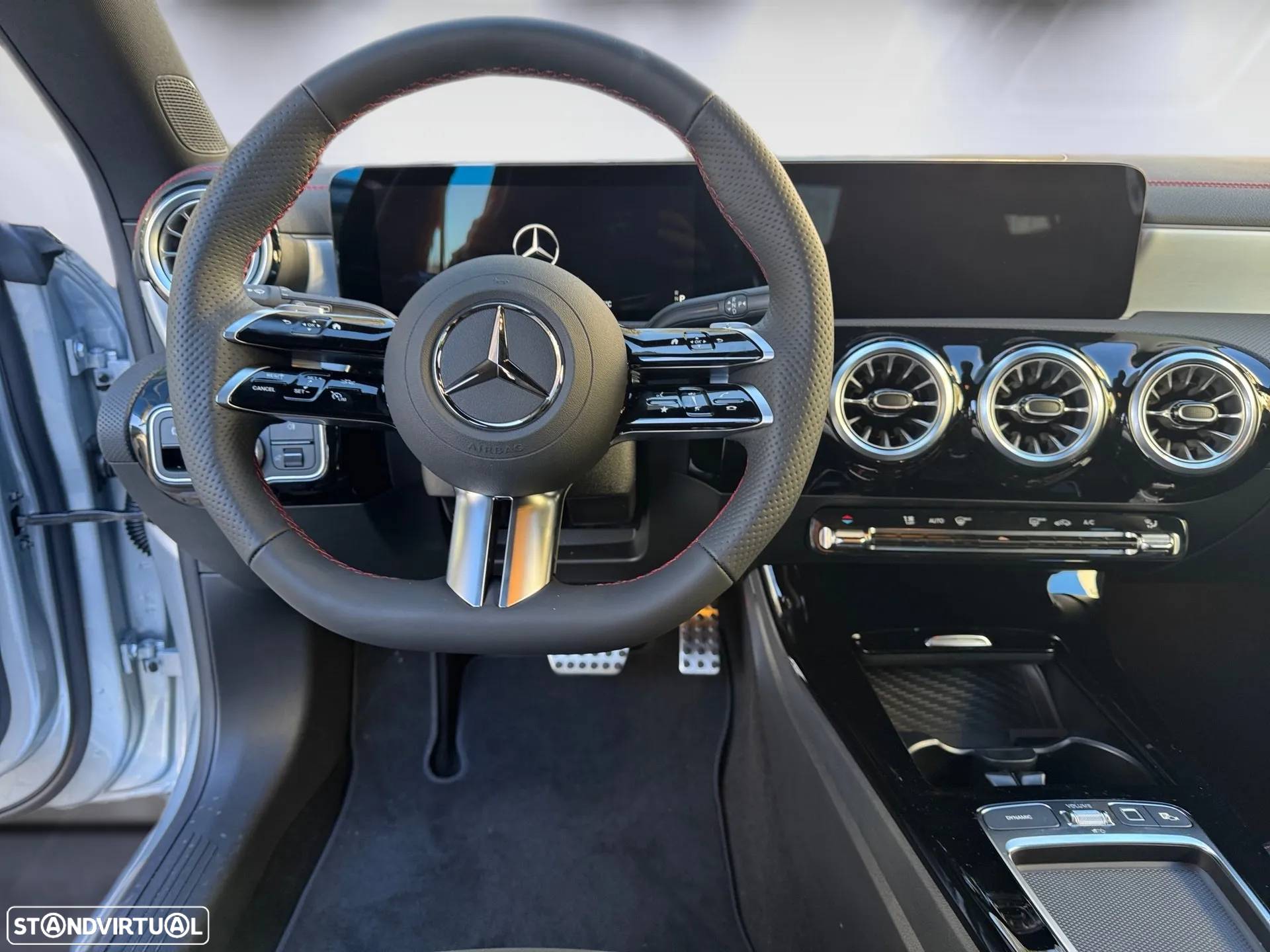 Mercedes-Benz CLA 200 Shooting Brake AMG Line Aut. - 17