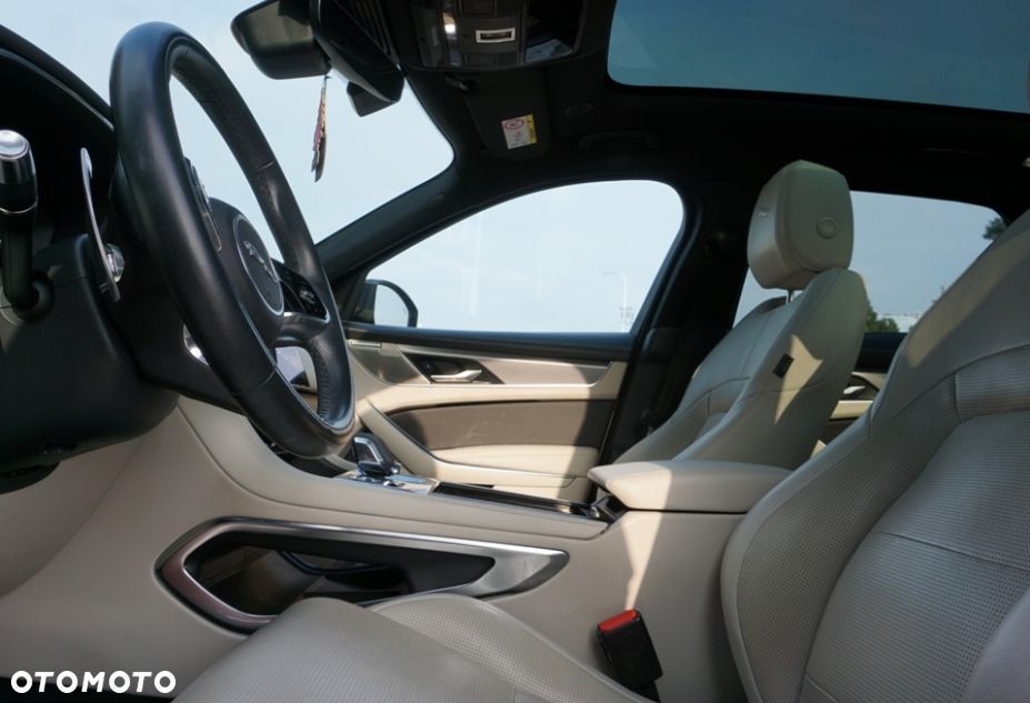 Jaguar F-Pace 2.0 P250 mHEV AWD R-Dynamic SE - 6