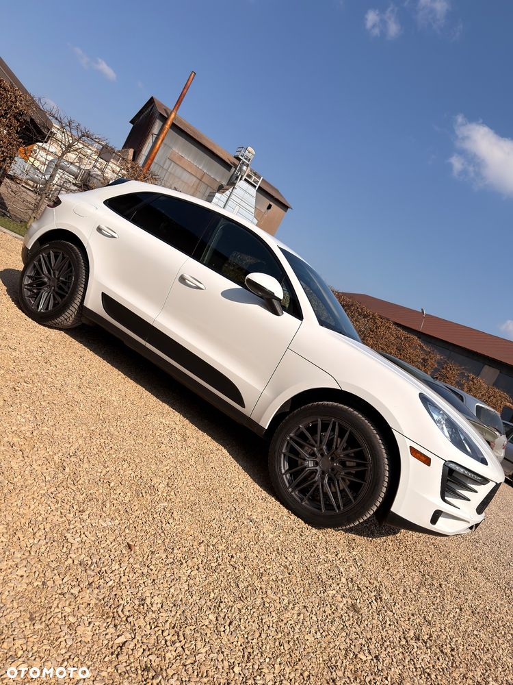 Porsche Macan - 1