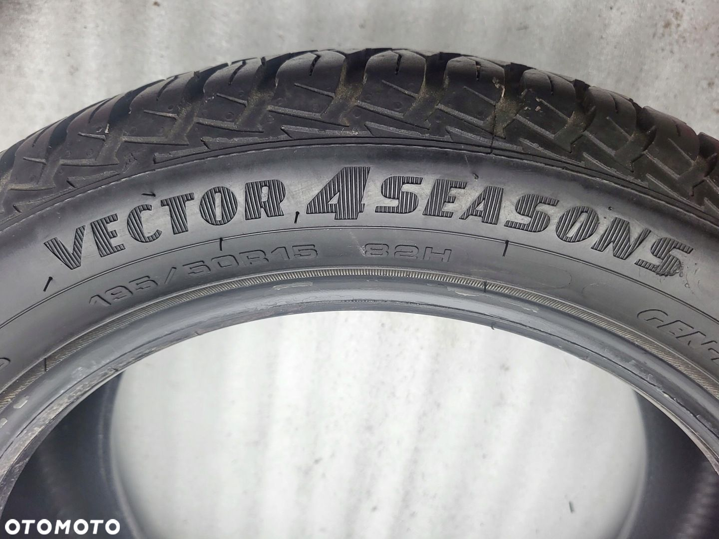 Opona całoroczna Goodyear Vector 4Seasons G2 195/50R15 82H - 2