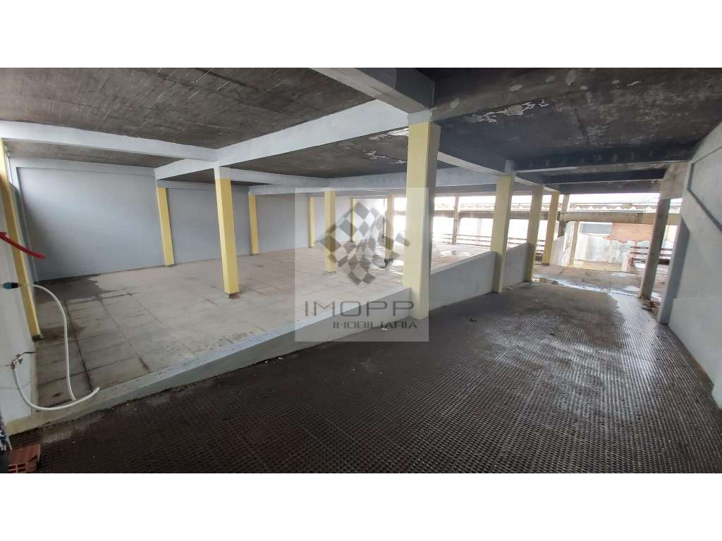 Fantástico armazém no Prior Velho 1.750m2 - Grande imagem: 2/25