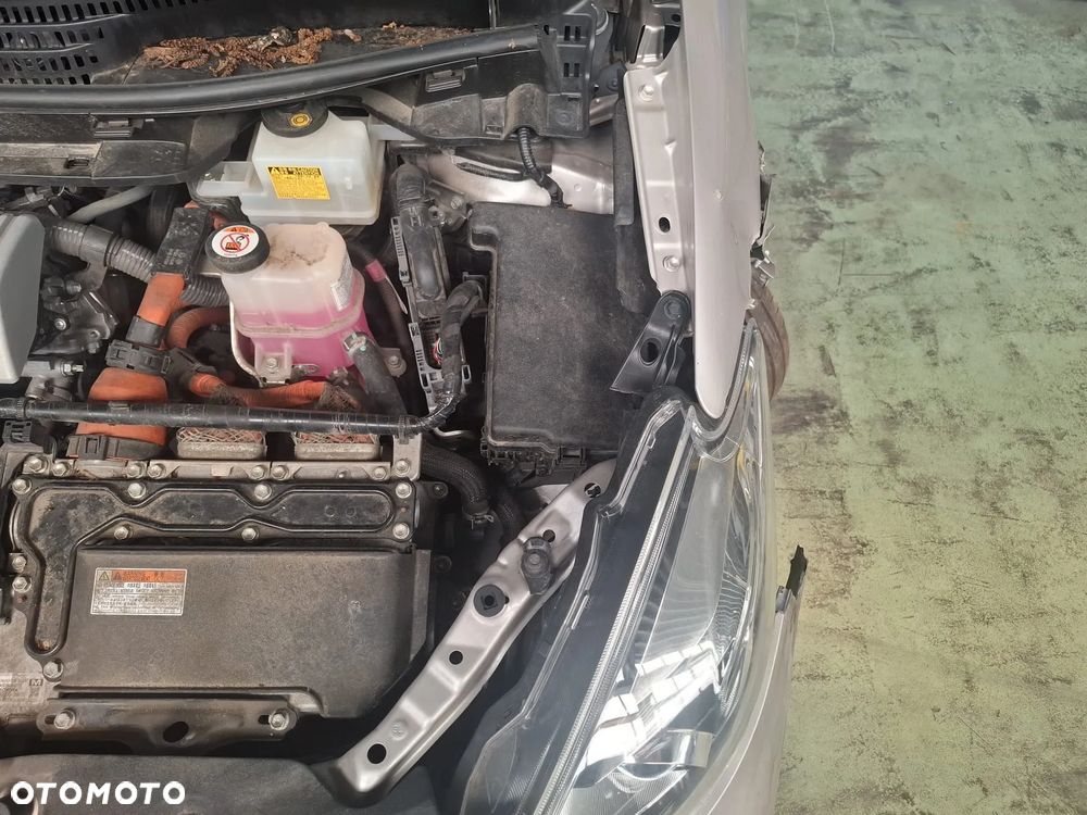 Toyota Prius+ (Hybrid) - 16