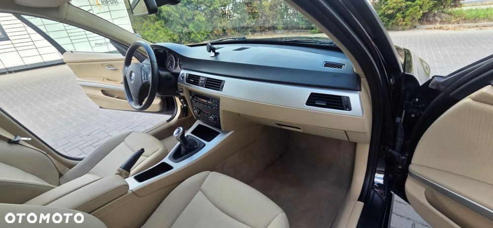 BMW Seria 3 318d DPF Edition Exclusive - 35